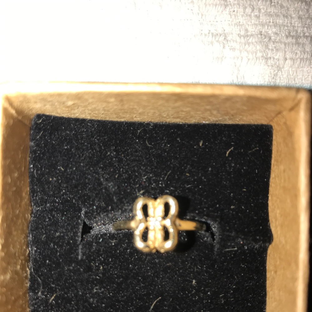 Elegant 10k solid Gold Butterfly Ring size 6 - Picture 2 of 3
